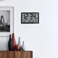 Horloge murale géante étroite à réglage automatique, Numérique, À piles, Blanc OR503 | Vision Industrielle